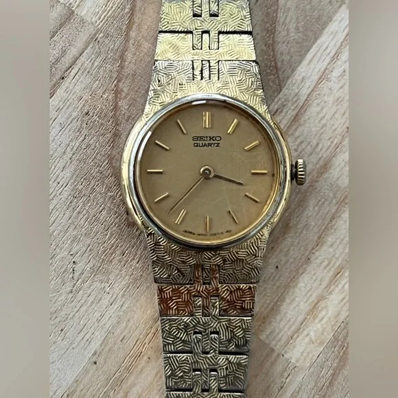 Seiko Ladies Watch Vintage Gold Plated Bracelet, Hands, and Round Dial Vintage Seiko Gold Tone Ladies Watch • Small Round Dial  main image 4